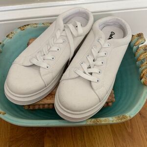 Outwoods white slide on sneakers size 10